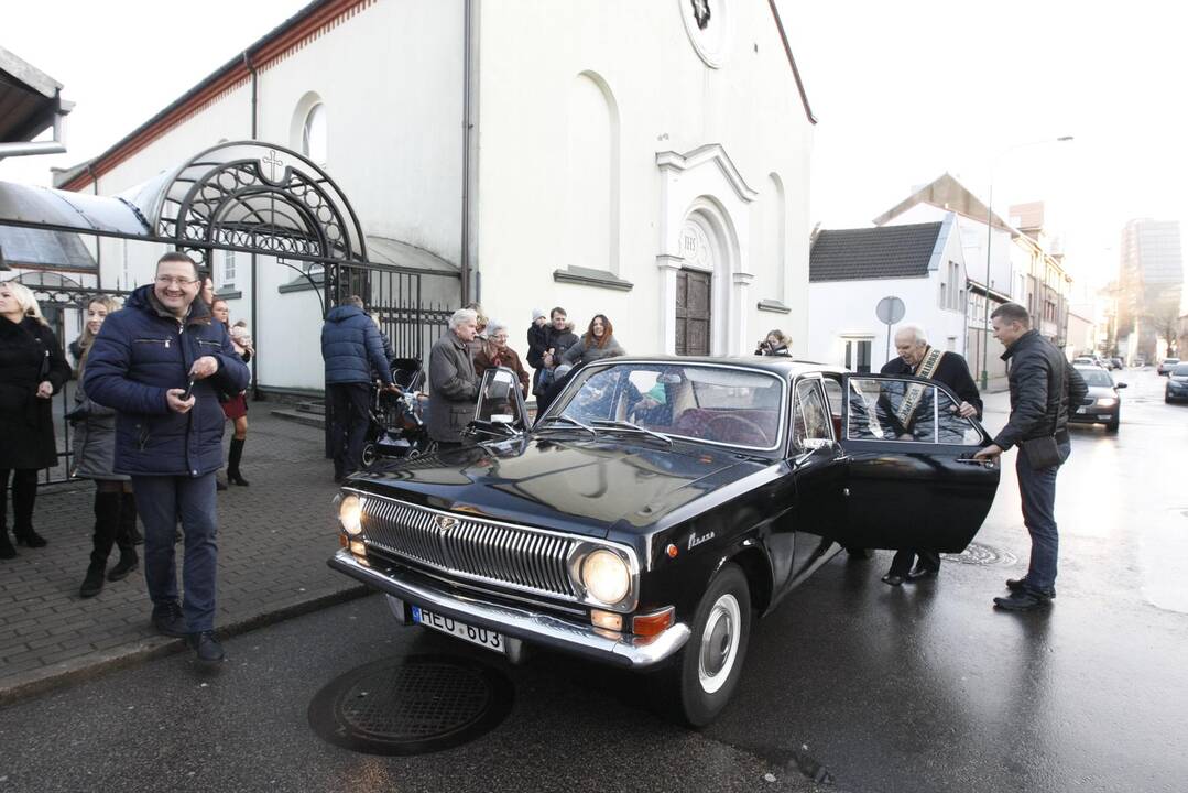 Deimantinių vestuvių proga A.Bilotaitės seneliai atnaujino santuokos įžadus