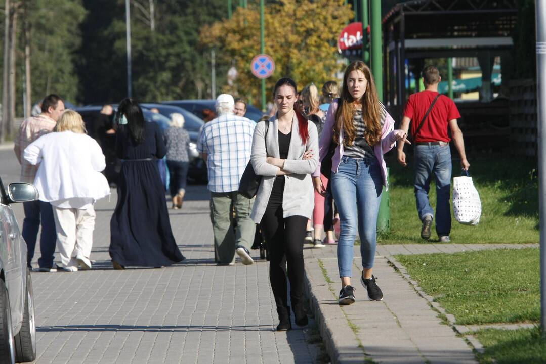 Rudeniškuose paplūdimiuose – vasariškos pramogos