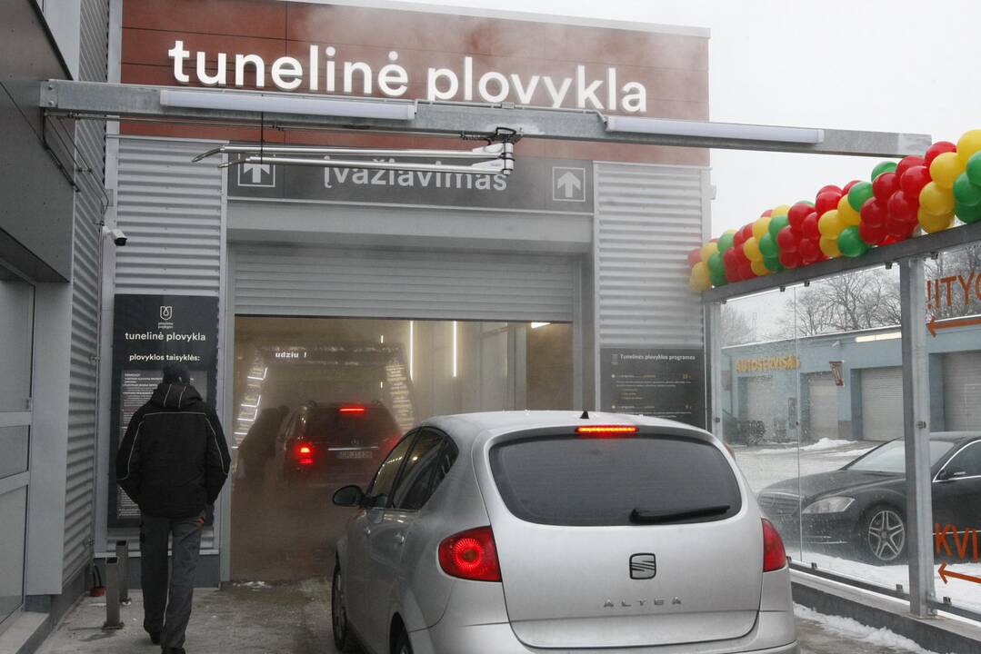 Automobilių eilės prie plovyklos