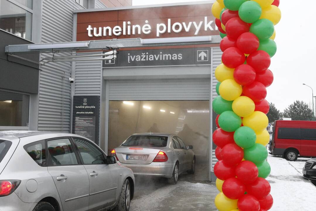 Automobilių eilės prie plovyklos