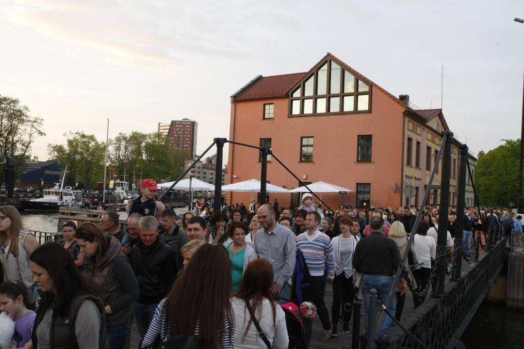 Klaipėdos laivų paradą vainikavo įspūdingas fejerverkas   