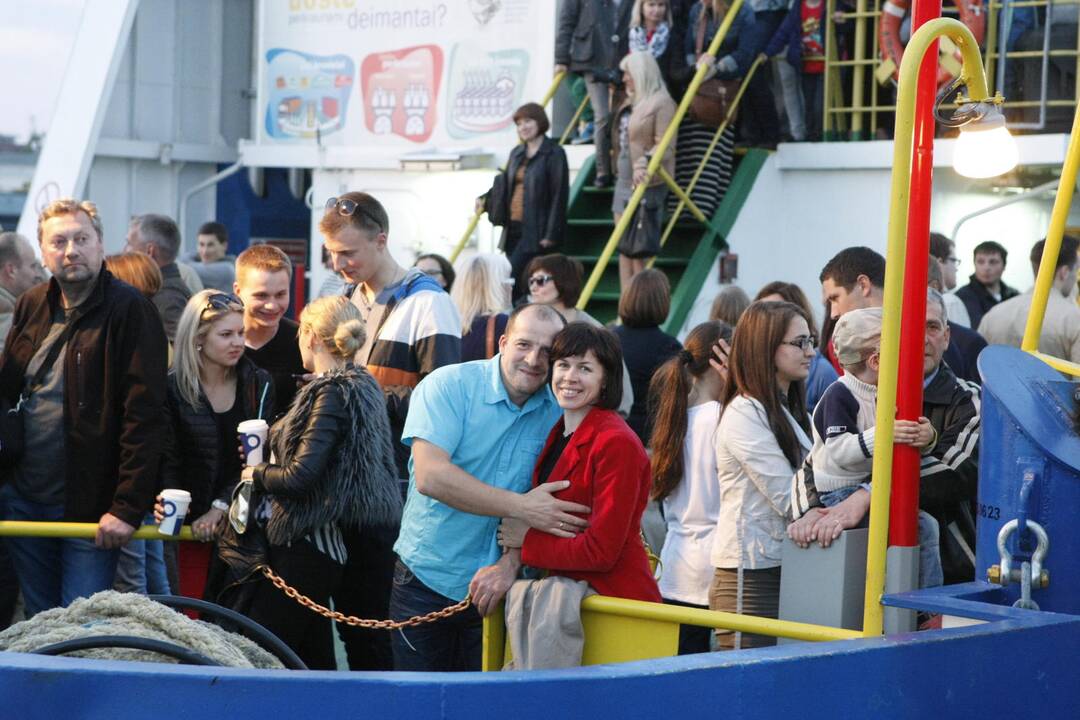 Klaipėdos laivų paradą vainikavo įspūdingas fejerverkas   