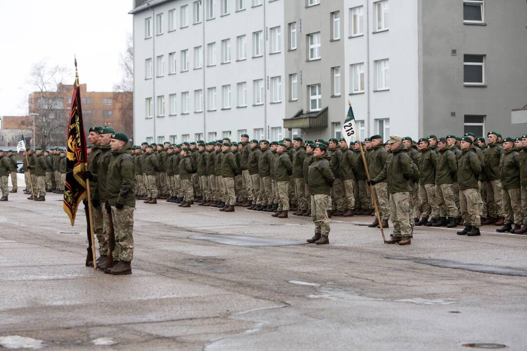 Kariai baigė tarnybą