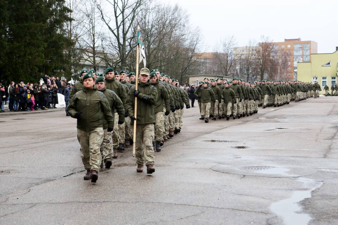 Kariai baigė tarnybą