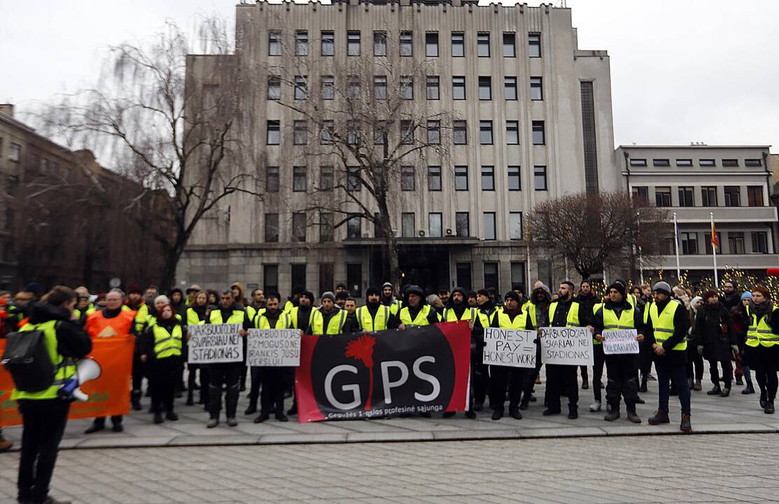 S. Dariaus ir S. Girėno stadioną stačiusių turkų protesto akcija