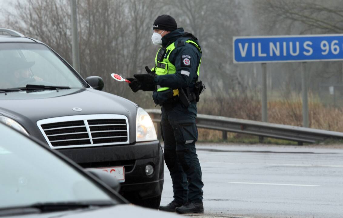 Kontrolės postai Kaune pradėjo savo darbą