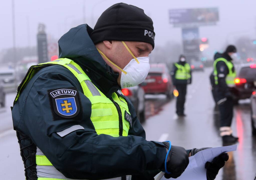 Kontrolės postai Kaune pradėjo savo darbą