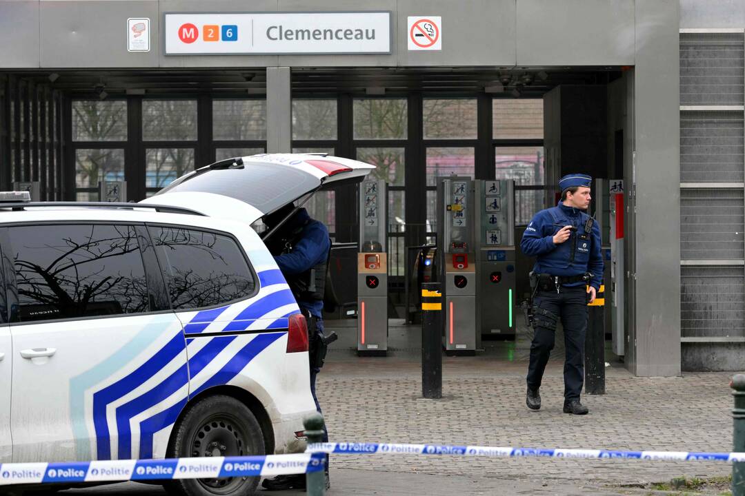 Briuselio policija ieško prie metro šaudžiusių ginkluotų asmenų