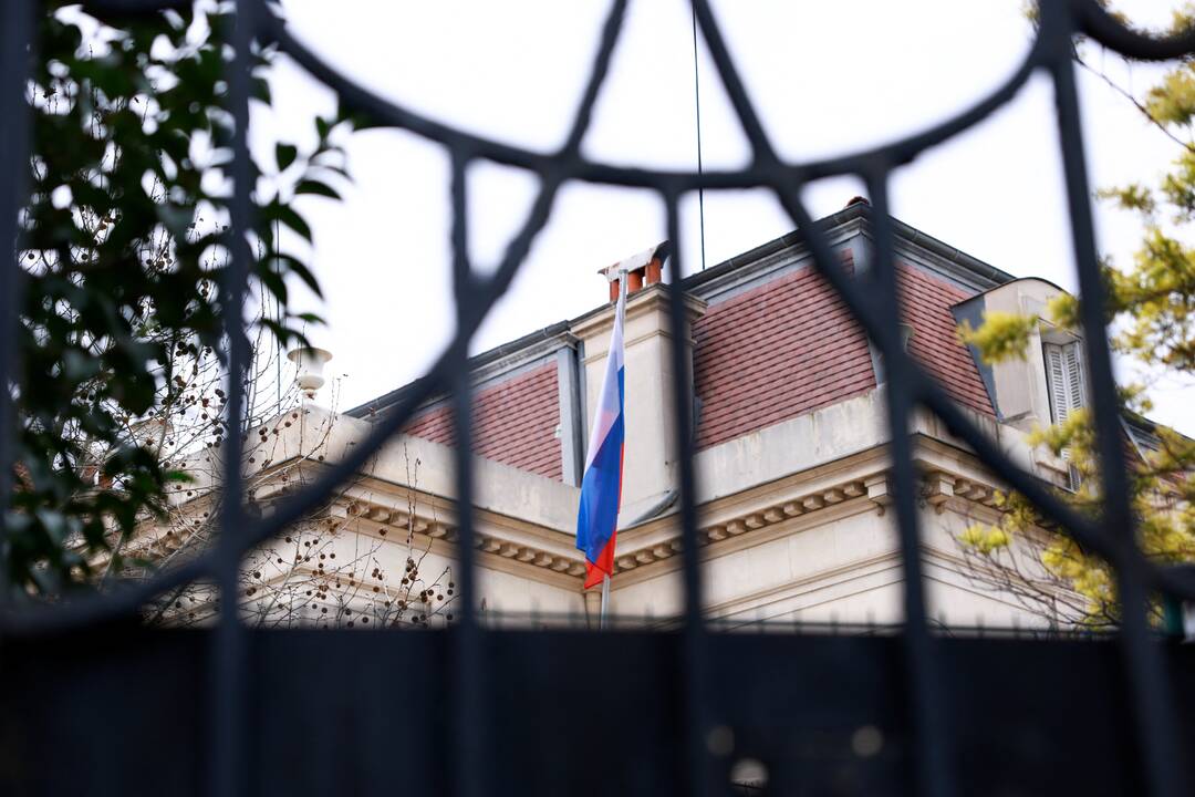Molotovo kokteiliais Rusijos konsulatą apmėtę vyrai nuteisti aštuoniems mėnesiams