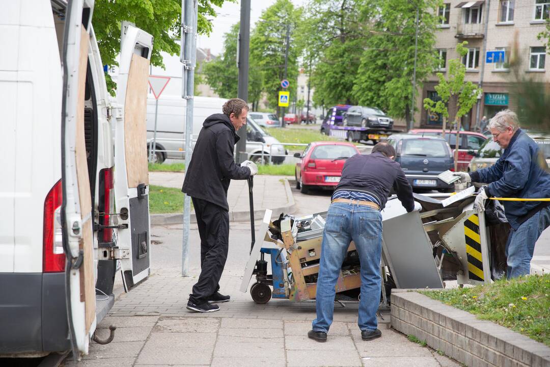 Susprogdinti bankomatai