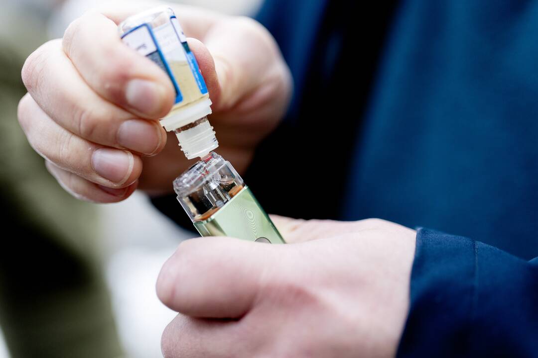Automobilyje rasta apie 2,5 tūkst. talpų skysčio elektroninėms cigaretėms