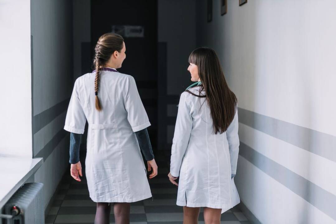 Nauja reforma vis dar kelia daug klausimų: skatins specialistus emigruoti?
