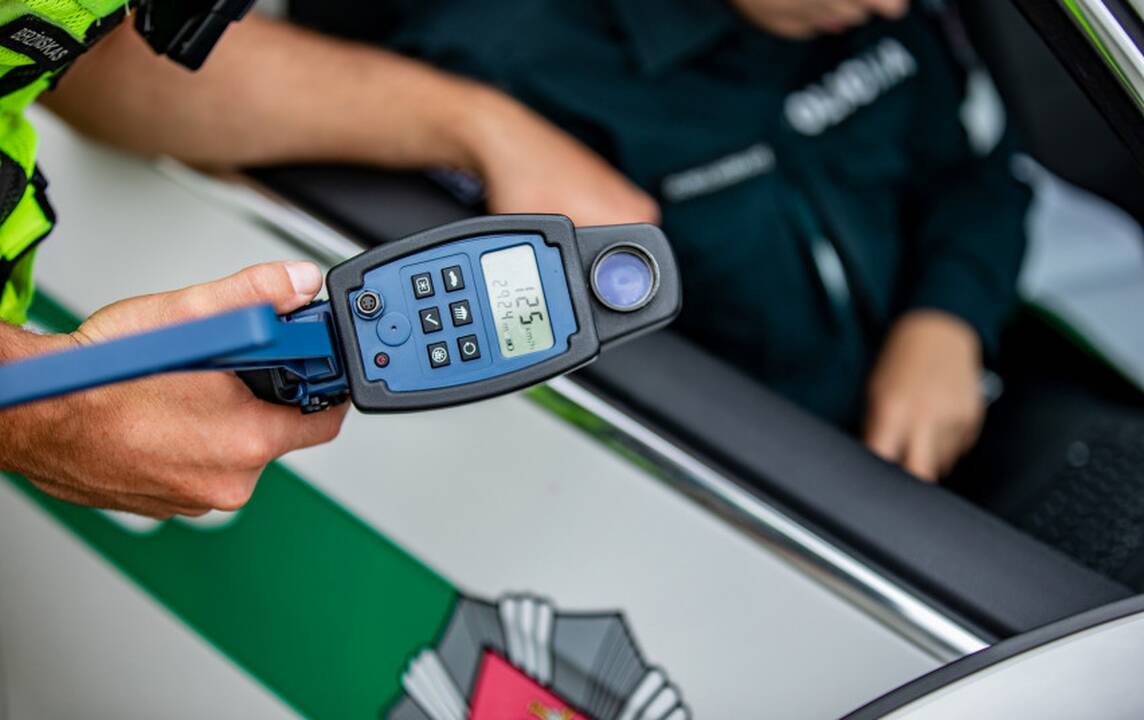Policijos pareigūnams darbo netrūko: įkliuvo daug beteisių ir girtų vairuotojų
