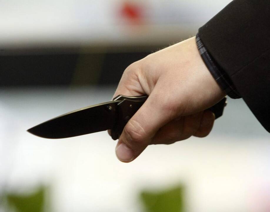 Išpuolis Vilniuje: nepažįstamasis peiliu sužalojo vaikiną