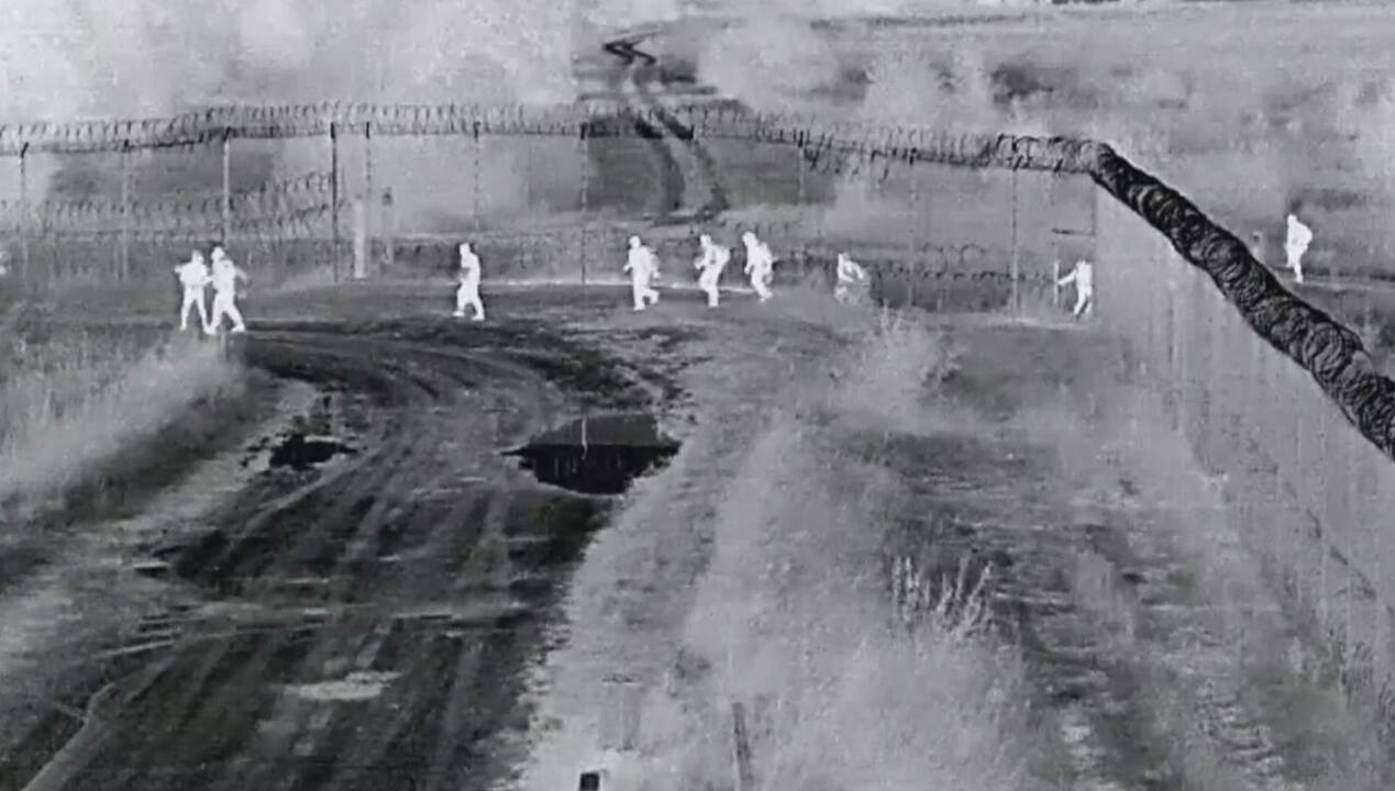 Užfiksavo, kaip Baltarusijos pareigūnai gadina koncertiną, veda migrantus į Lietuvą