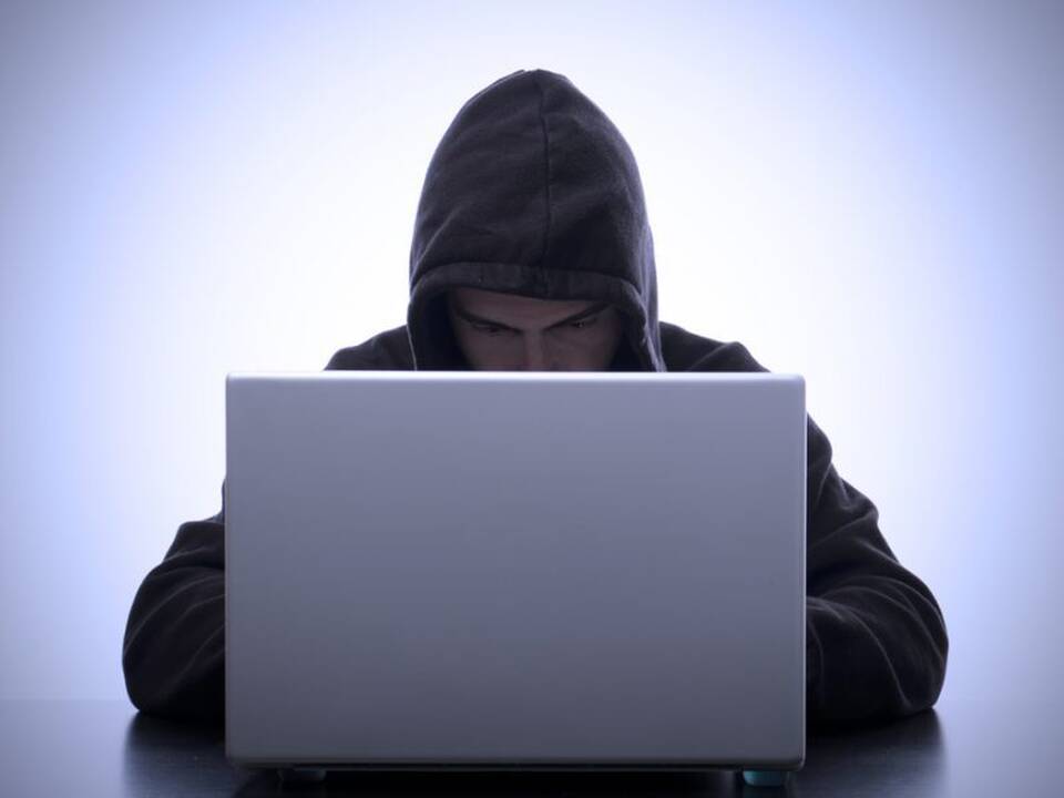 Internetinių sukčių pinklės: pasisavino per 2 tūkst. eurų