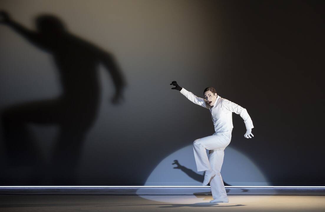 Požiūris: R.Wilsoną teatre labiau domina regos ir klausos patirtys. "Man daug įdomiau paklausti: „Kas čia?“, o ne tiesiog pasakyti, kas tai yra", – sako jis.