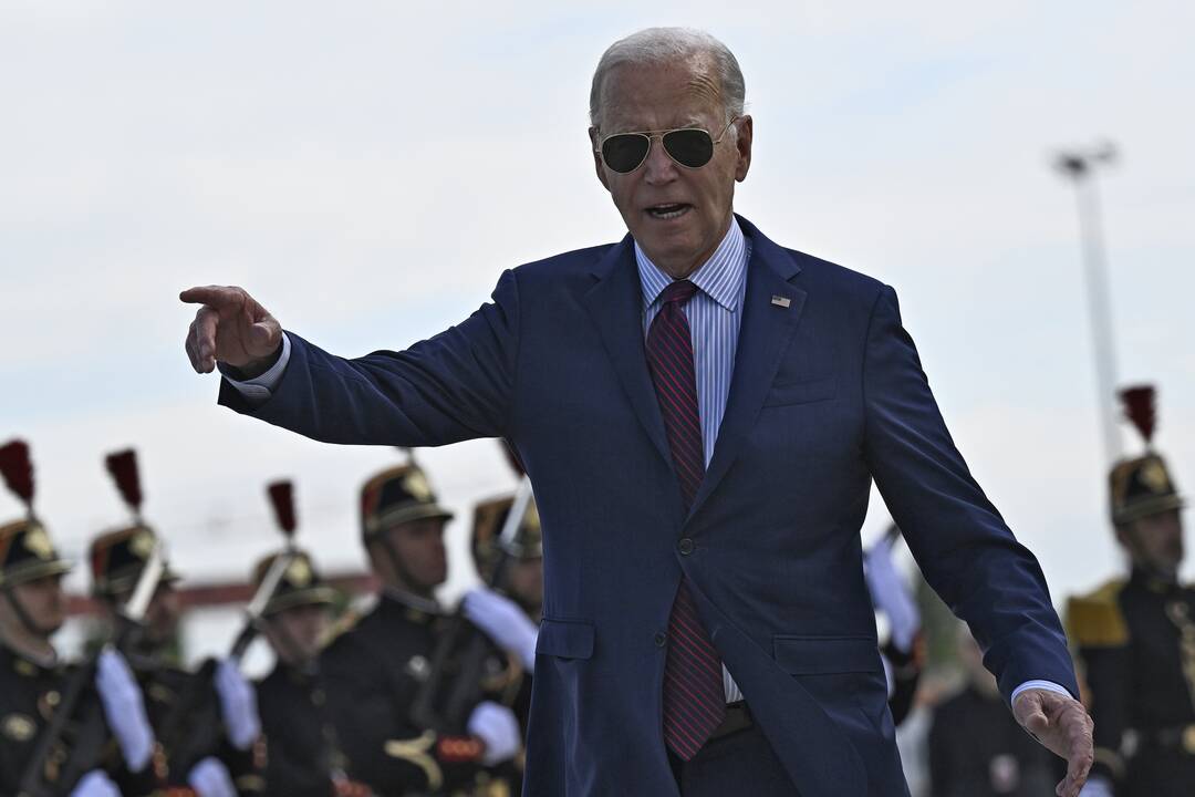 J. Bidenas.