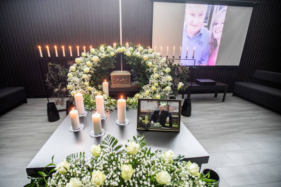 Kaunas atsisveikina su kardiochirurgijos legenda Jurgiu Brėdikiu