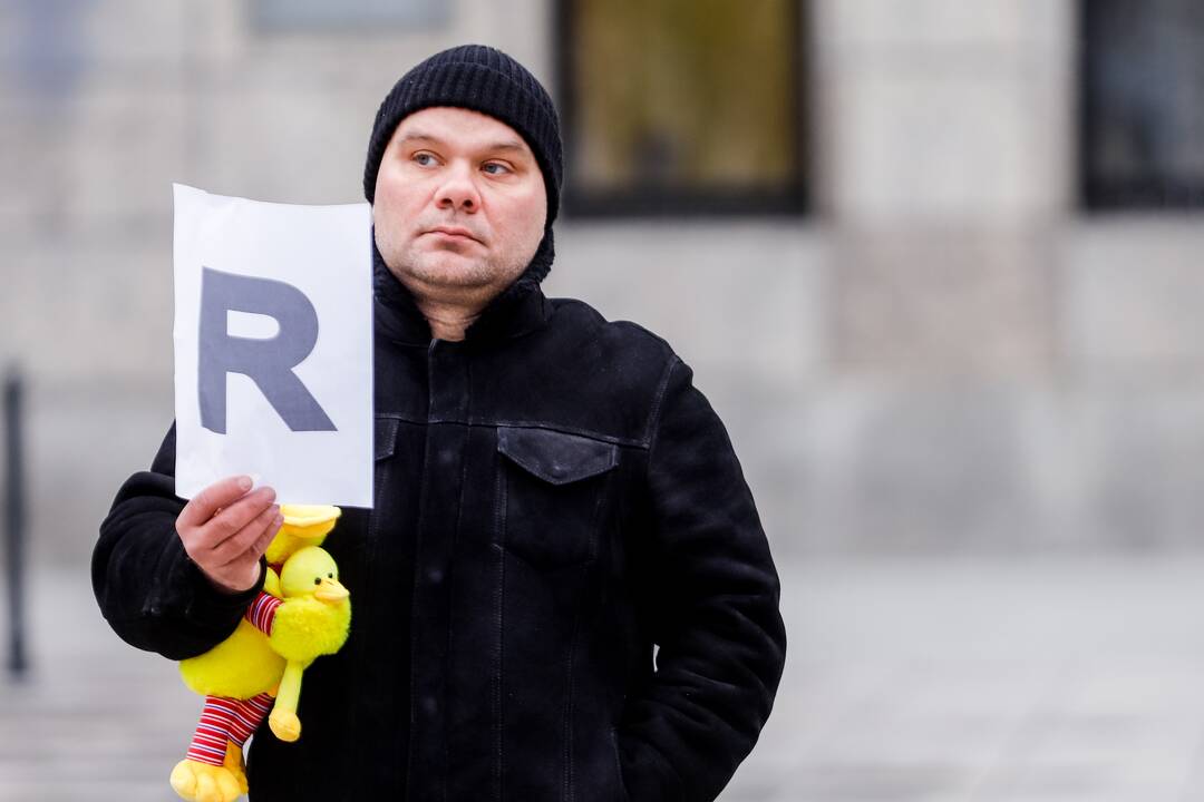 Prie Kauno savivaldybės tėvai protestuoja prieš skiepus vaikams