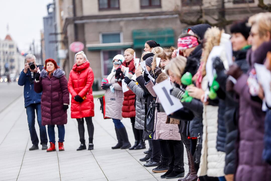 Prie Kauno savivaldybės tėvai protestuoja prieš skiepus vaikams