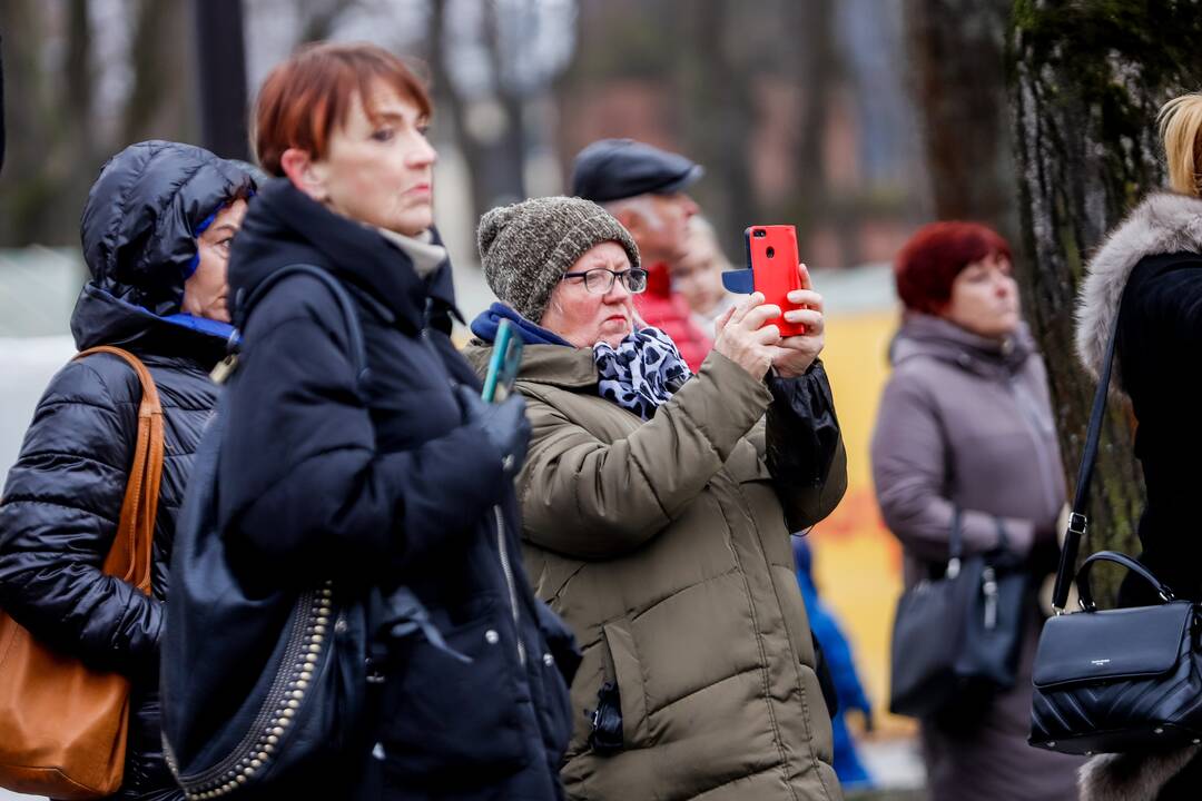 Prie Kauno savivaldybės tėvai protestuoja prieš skiepus vaikams