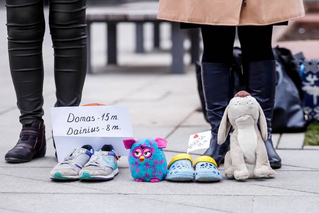 Prie Kauno savivaldybės tėvai protestuoja prieš skiepus vaikams