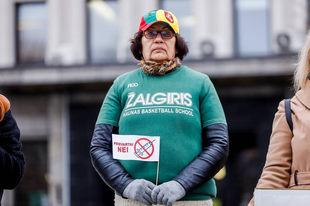 Prie Kauno savivaldybės tėvai protestuoja prieš skiepus vaikams