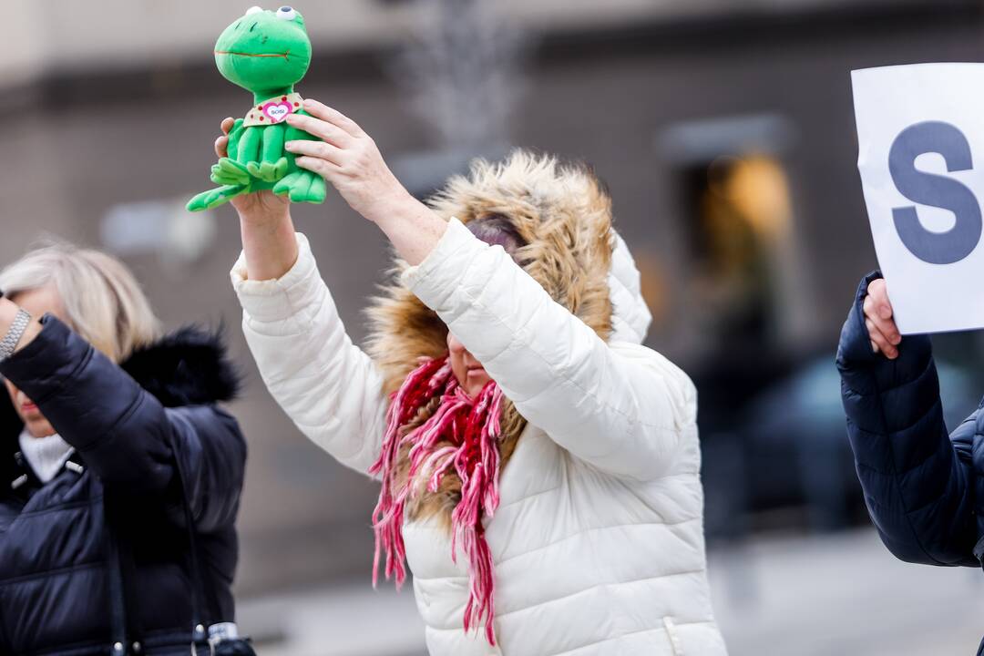 Prie Kauno savivaldybės tėvai protestuoja prieš skiepus vaikams
