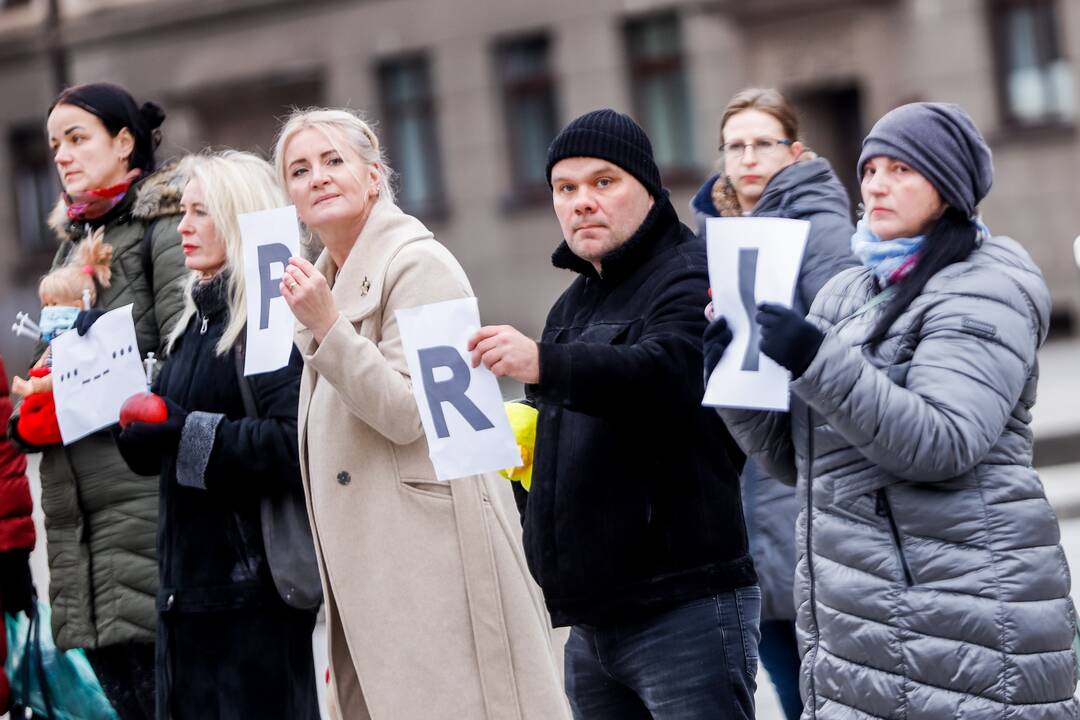 Prie Kauno savivaldybės tėvai protestuoja prieš skiepus vaikams