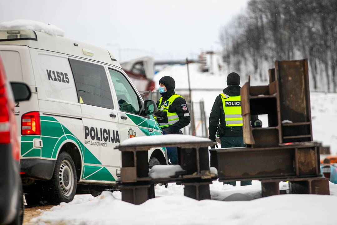 Nelaimė Kaune – tilto per Nerį statybų aikštelėje ant žmonių nukrito plokštė
