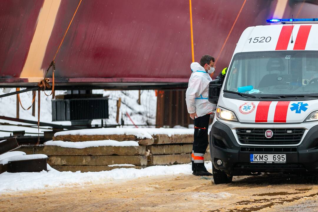 Nelaimė Kaune – tilto per Nerį statybų aikštelėje ant žmonių nukrito plokštė