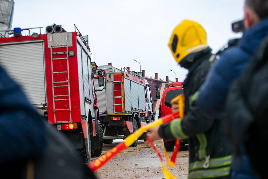 Nelaimė Kaune – tilto per Nerį statybų aikštelėje ant žmonių nukrito plokštė