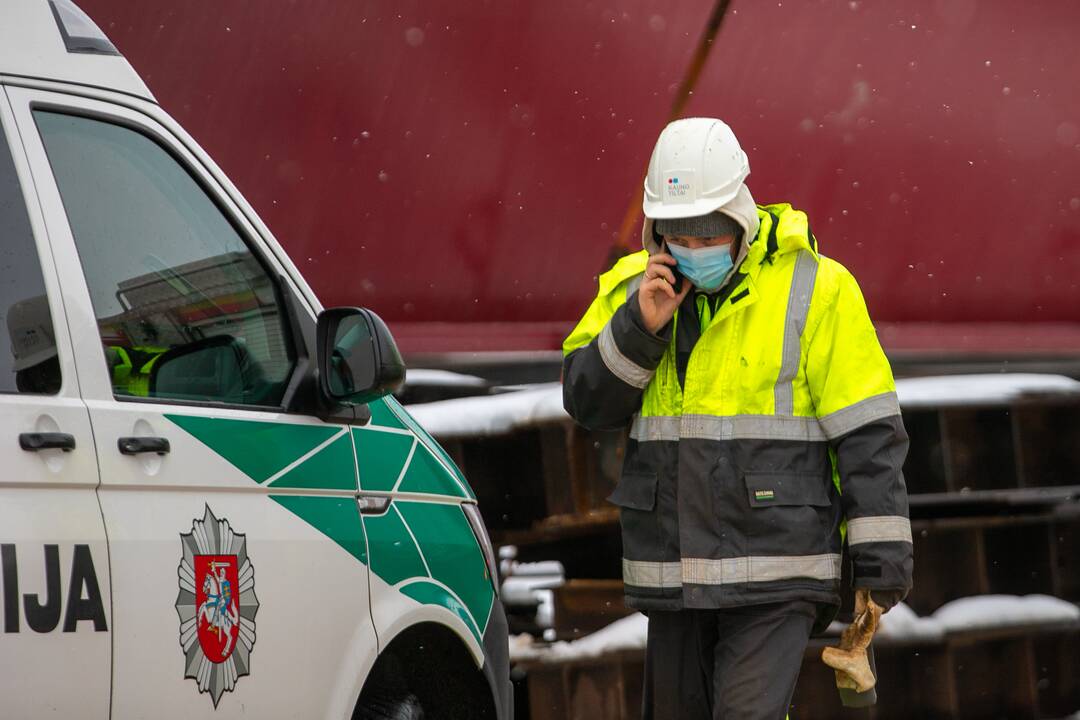 Nelaimė Kaune – tilto per Nerį statybų aikštelėje ant žmonių nukrito plokštė