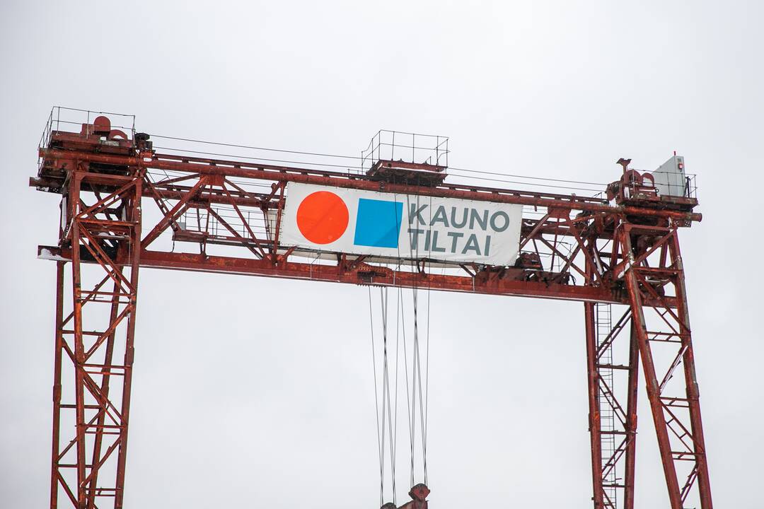 Nelaimė Kaune – tilto per Nerį statybų aikštelėje ant žmonių nukrito plokštė