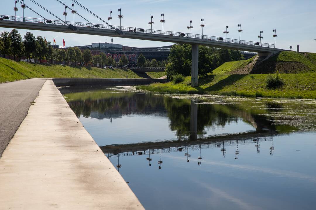 Nemuno krantinėje pradėta montuoti atitvarus