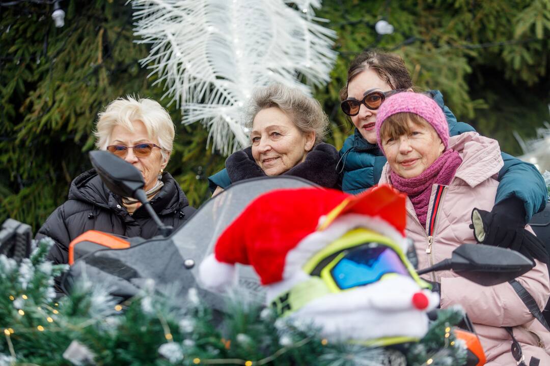 Po Kauną pabiro ratuoti Kalėdų Seneliai