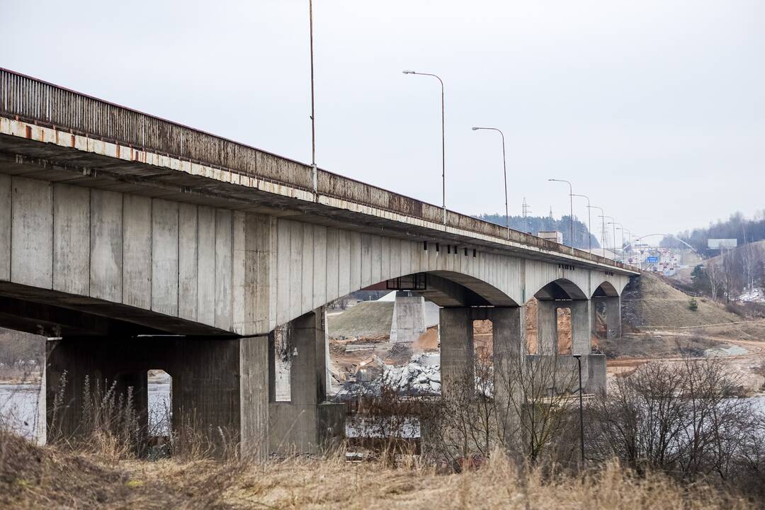 Nukrito vieno iš Kleboniškio tilto turėklai