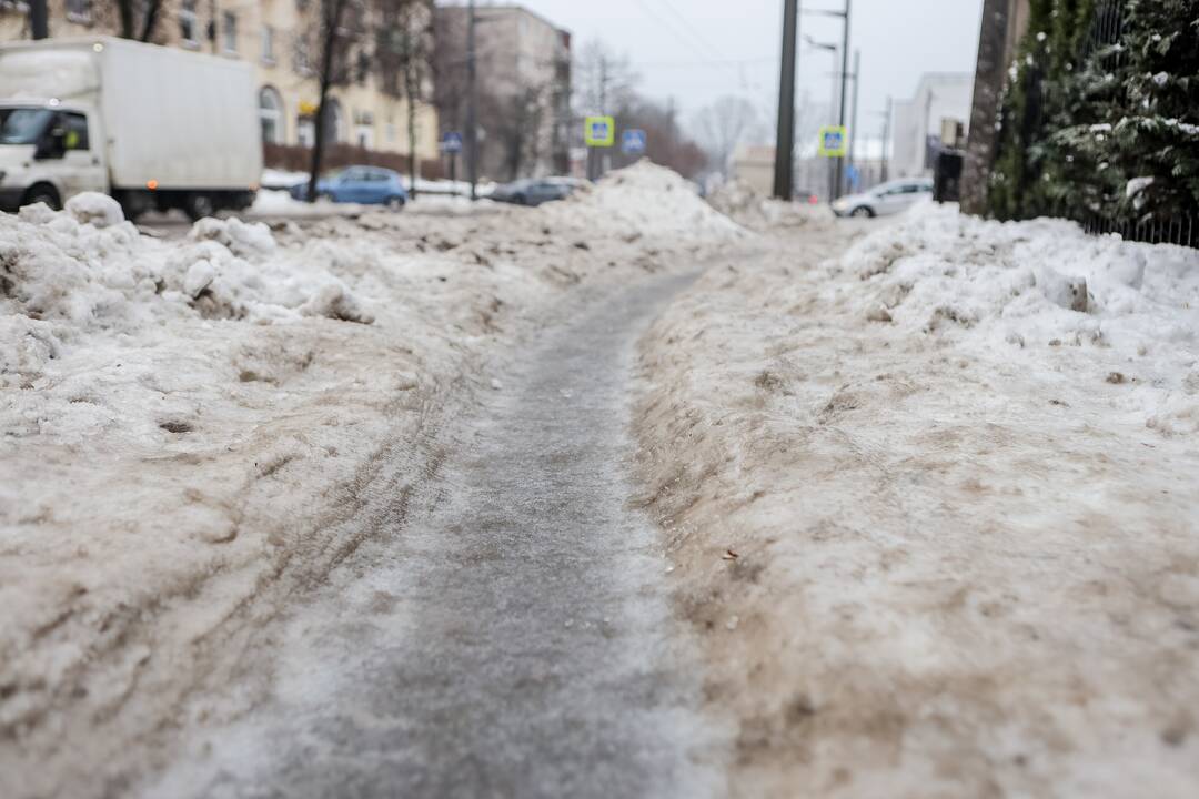 Eismo sąlygas Kaune sunkina plikledis