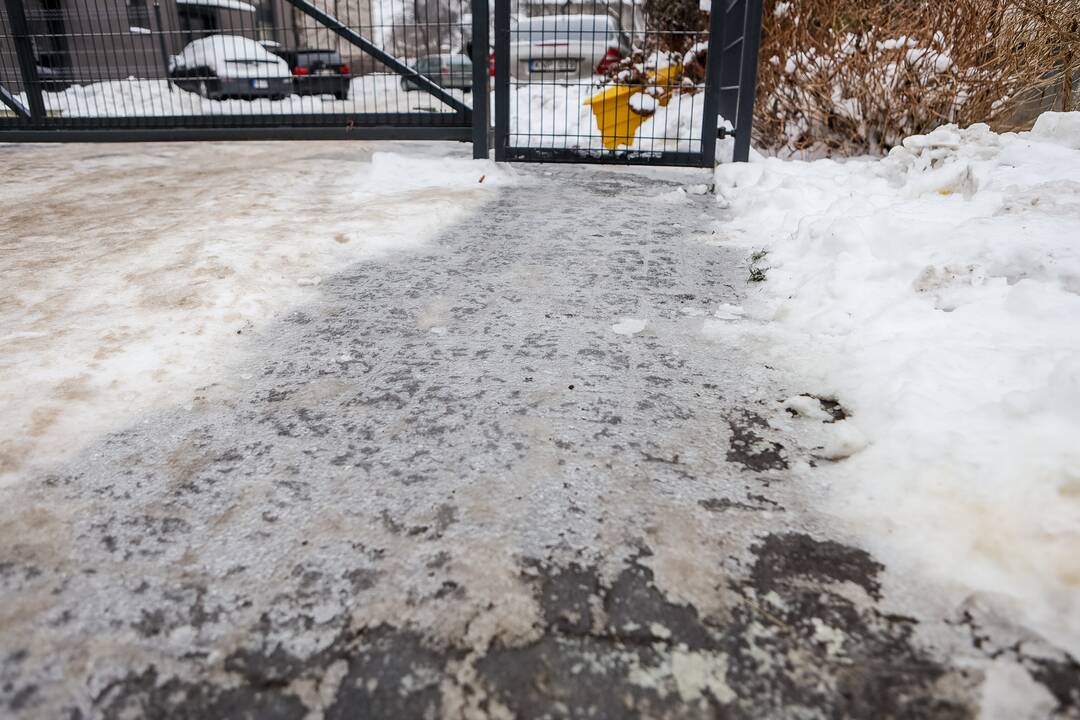 Eismo sąlygas Kaune sunkina plikledis