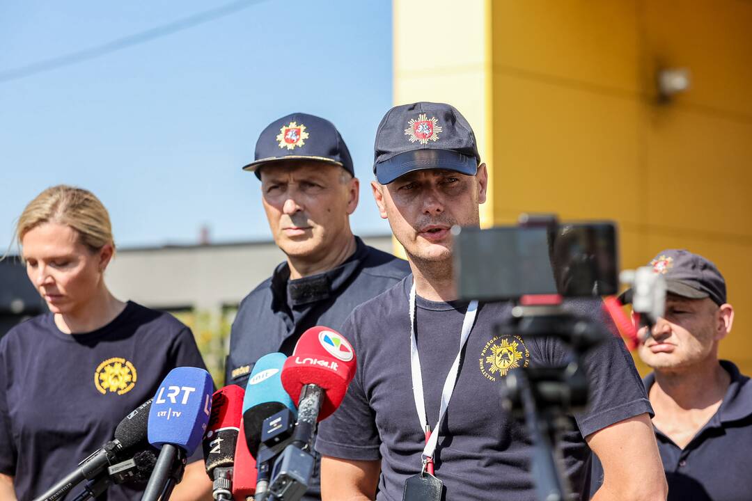 Spaudos konferencija apie gaisrą įmonėje „Žalvaris“