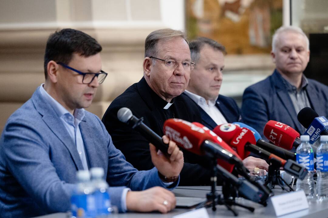 Spaudos konferencija apie Vilniaus arkikatedros požemiuose atrastą slaptavietę su Lietuvos ir Lenkijos valdovų laidojimo insignijomis