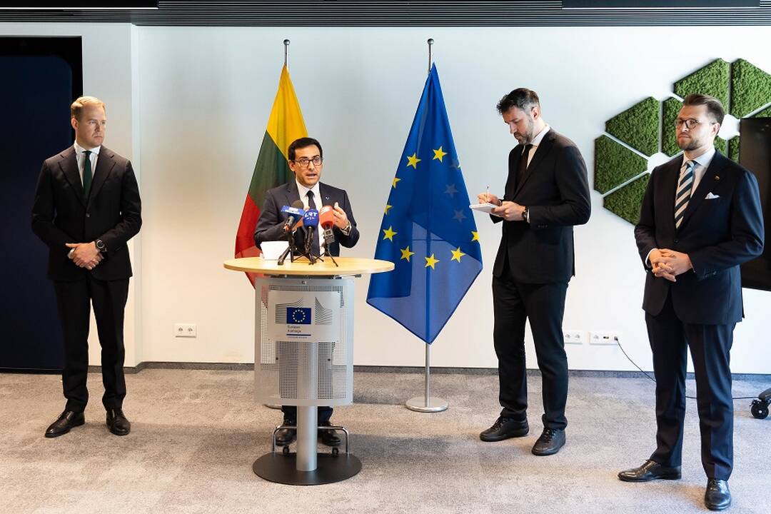 EK atstovo Stéphane Séjourné ir ministro Luko Savicko trumpoji spaudos konferencija