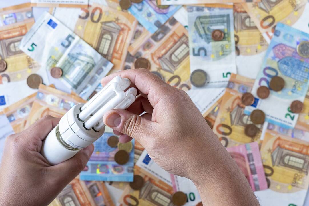 VERT: tokią elektros kainą gegužę lėmė saulėti ir vėjuoti orai