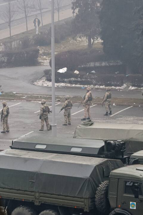 Policijos pajėgos Kazachstane tramdo protestuojančius gyventojus