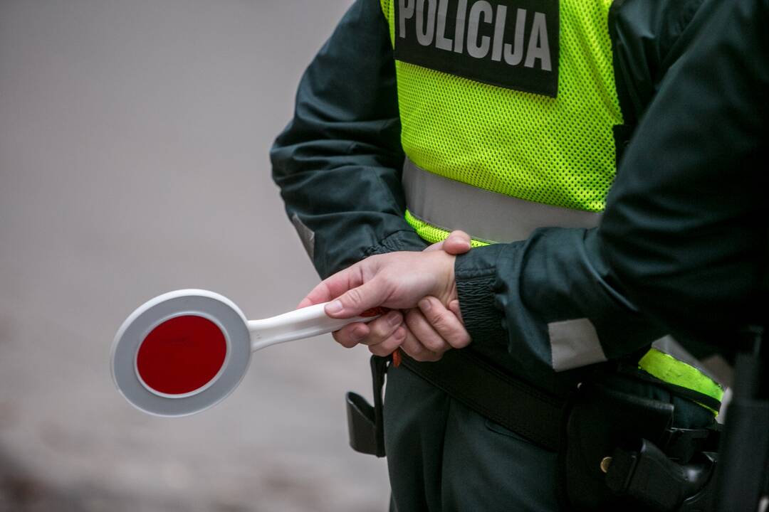 Rumunas Lietuvos policininkams pateikė suklastotą vairuotojo pažymėjimą