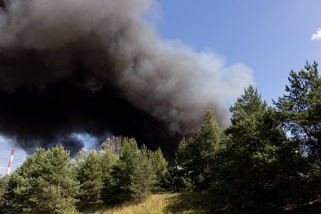 Didžiulis gaisras įmonėje „Ecoservice“