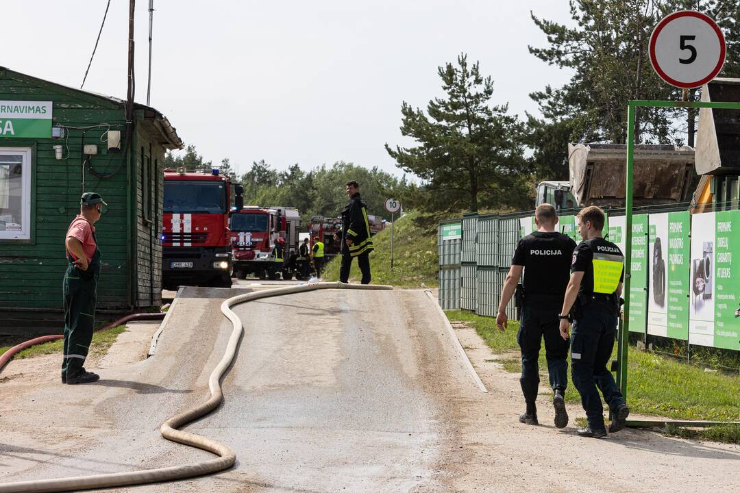 Didžiulis gaisras įmonėje „Ecoservice“