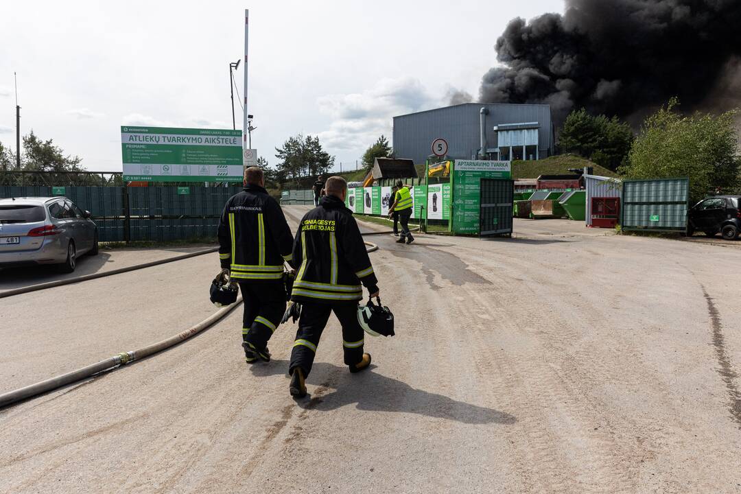 Didžiulis gaisras įmonėje „Ecoservice“