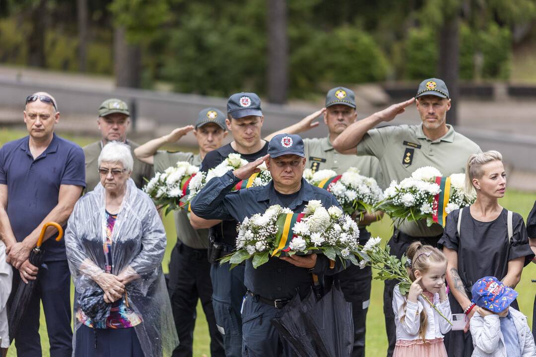 Medininkų žudynių pagerbimo ceremonija Antakalnio kapinėse